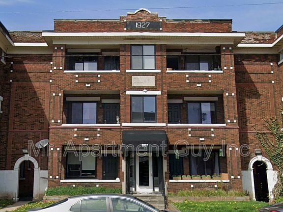 5th image of 827 Main St E #203