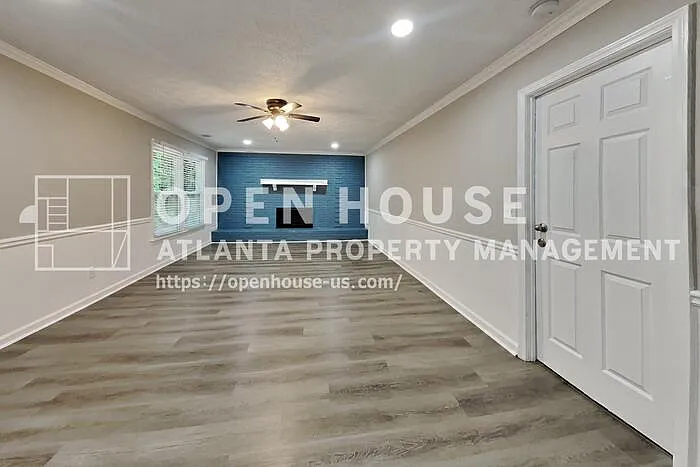 798 Brownlee Ln — Photo 3