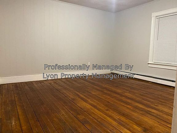 4th image of 844 Lonsdale Ave Unit 2