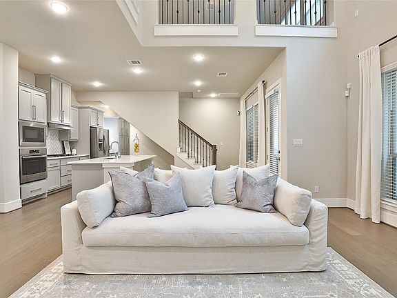 3rd image of 5118 Galahad Ct