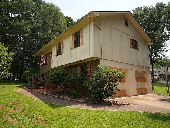 2nd image of 922 Henry Ct SW