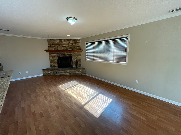 1010 Westway Dr — Photo 7