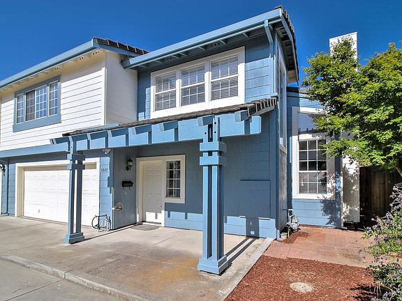 2nd image of 1042 Oakmont Pl