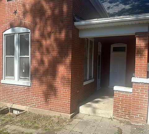 3rd image of 111 N Main St #A