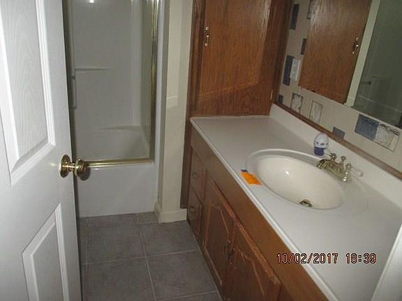 5th image of 705 N Elm