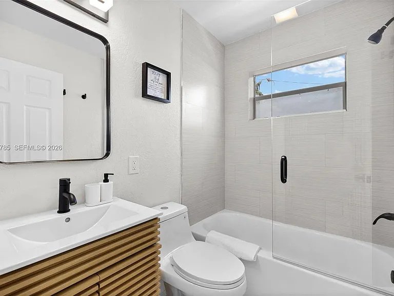 710 SW 70th Ave — Photo 15