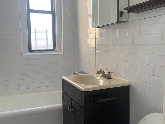 4th image of 2431 Matthews Ave #B3