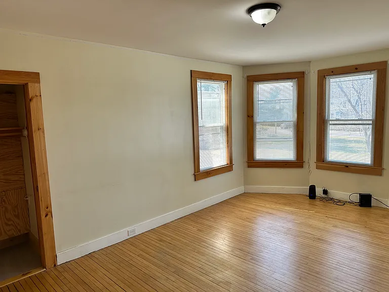 320 Sawyer St — Photo 13