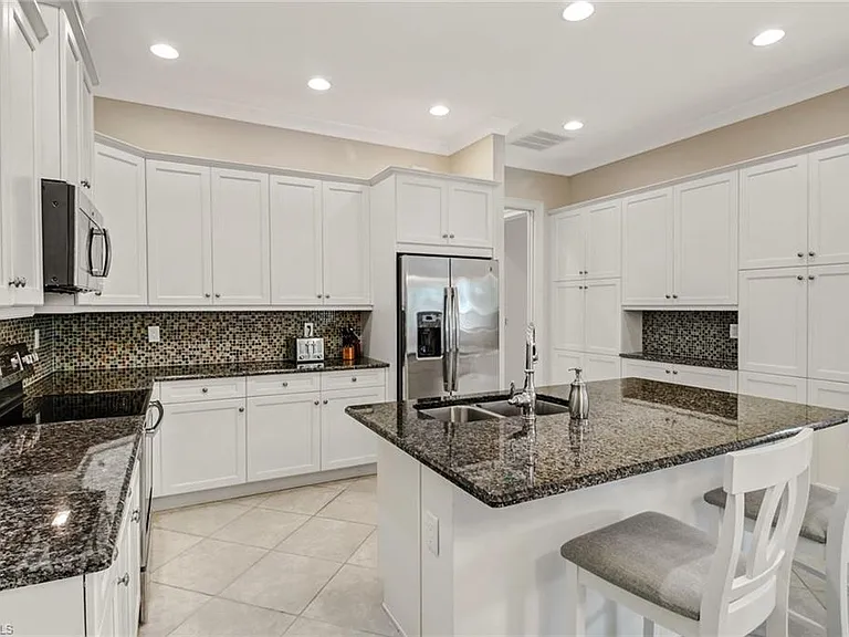 7194 Dominica Dr — Photo 10