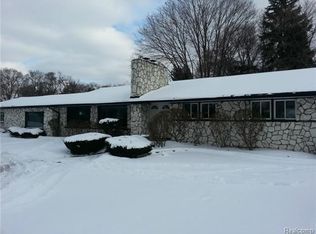 18609 George Washington Dr, Southfield, MI 48075