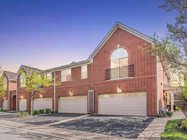 947 Kensington Dr #7-E3, Northbrook, IL 60062