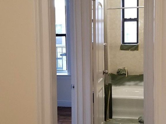 5th image of 2718 Morris Ave APT 4B