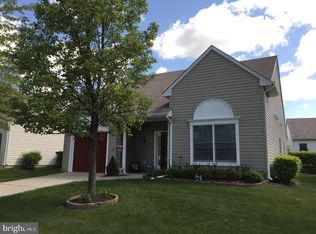 9 Covered Bridge Cir, Columbus, NJ 08022