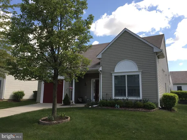 9 Covered Bridge Cir, Columbus, NJ 08022