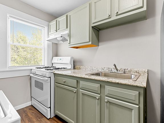 3rd image of 3440 Mayfield Ave #1B-1BA-500SQFT