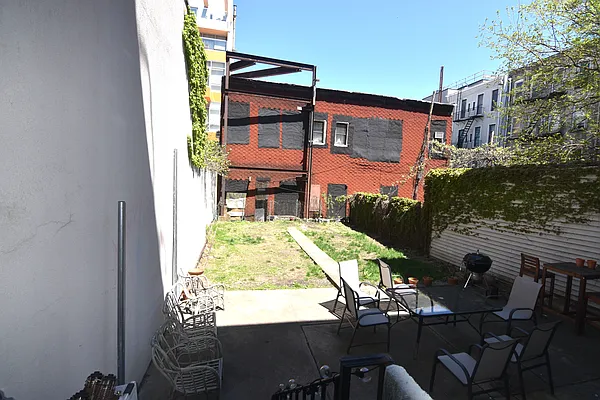 Rented by Triplemint | media 7