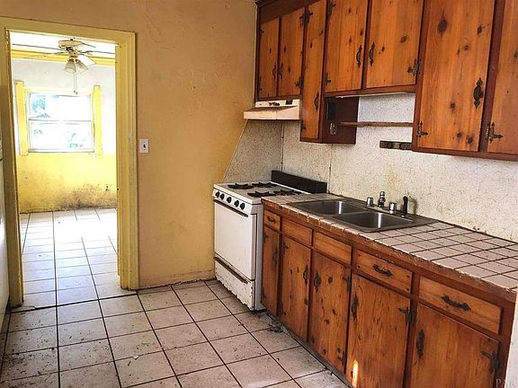 3rd image of 2410 Saint Mary Ave