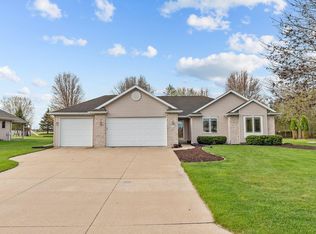 2375 Smoke Tree Rd, Neenah, WI 54956