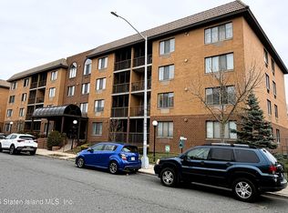 95 Essex Dr APT 3H, Staten Island, NY 10314