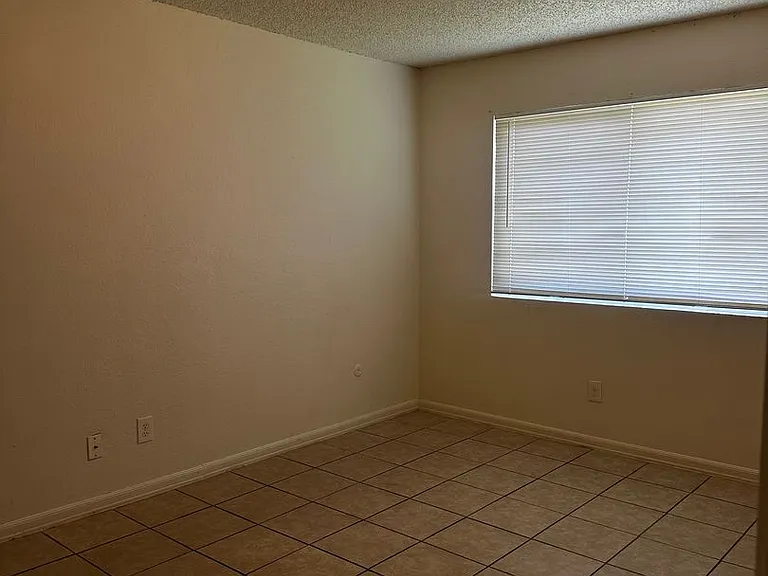 830 Astor Dr — Photo 7