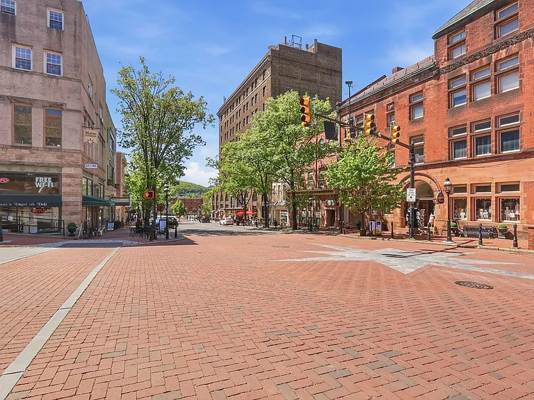 79 W Market St #G — Photo 33