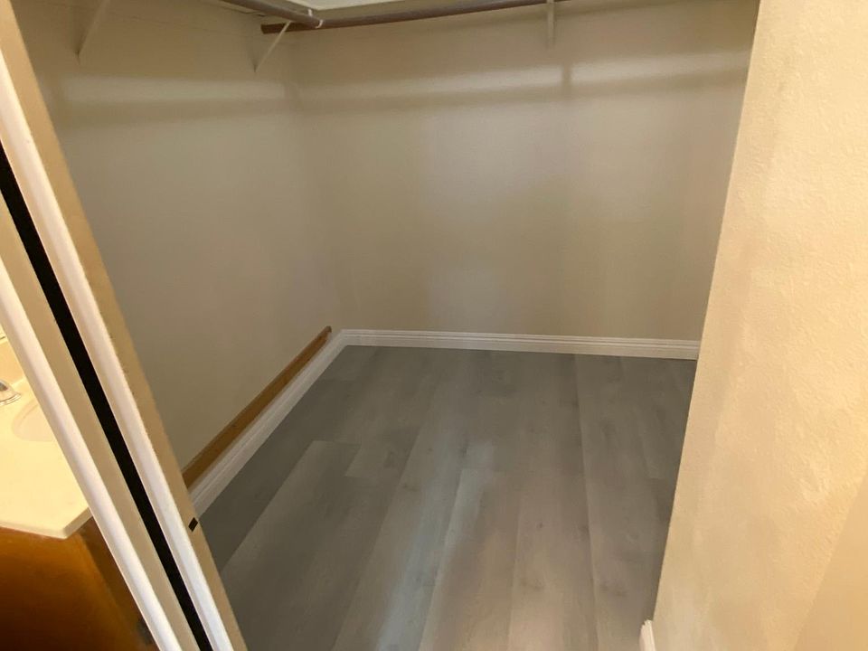 1st image of 11016 Creekbridge Pl