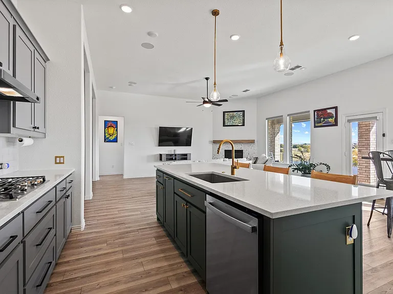1724 Emmanuel Ln — Photo 8