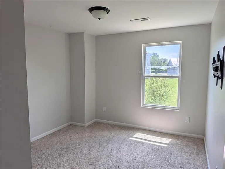 2099 Commons Cir — Photo 6
