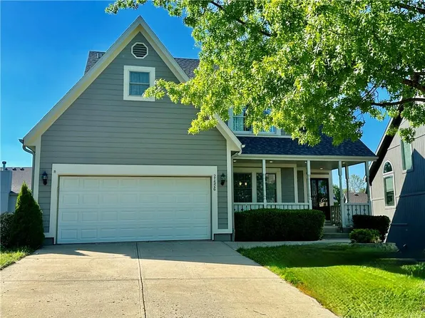 21526 W 54th St, Shawnee, KS 66226
