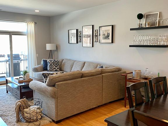 5th image of 2040 W Belmont Ave APT 207