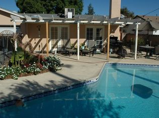 23418 Victory Blvd, Woodland Hills, CA 91367