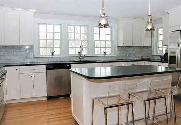 3rd image of 8 Merrymount Rd