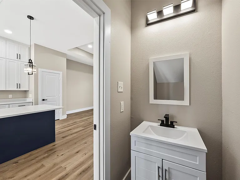 5949 Collingsworth St — Photo 16