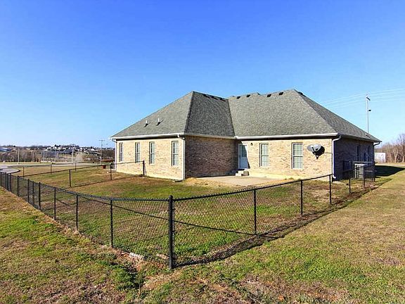 5th image of 573 E Deerwood Dr