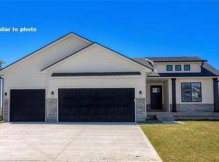 925 Spruce St, Waukee, IA 50263