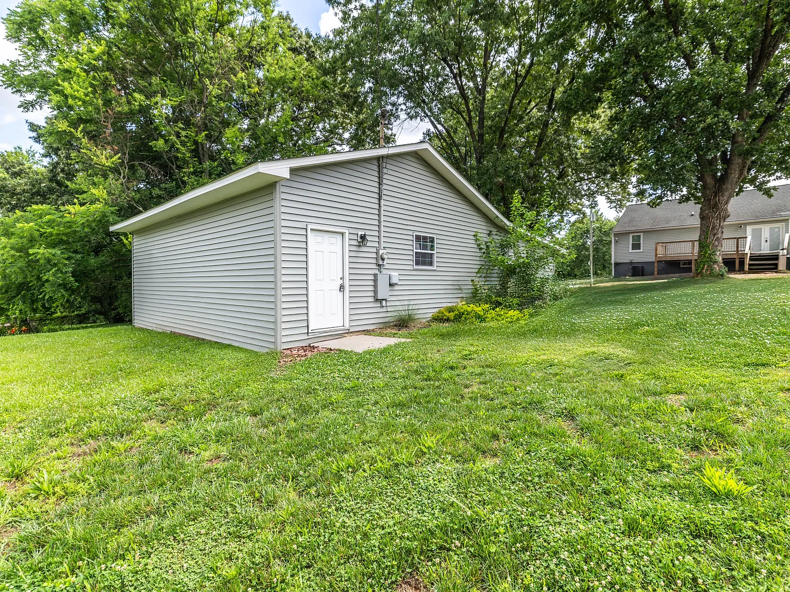 2208 Sanderson Rd — Photo 3