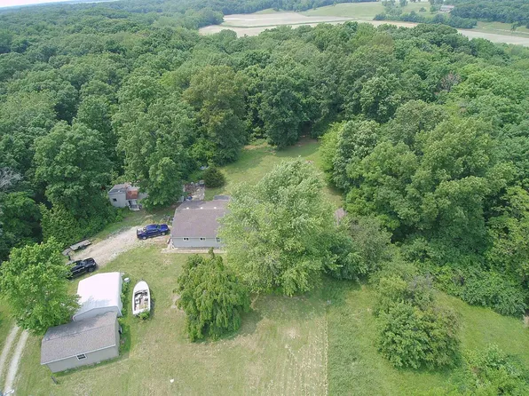 27425 Quarton Rd, Palmyra, IL 62674