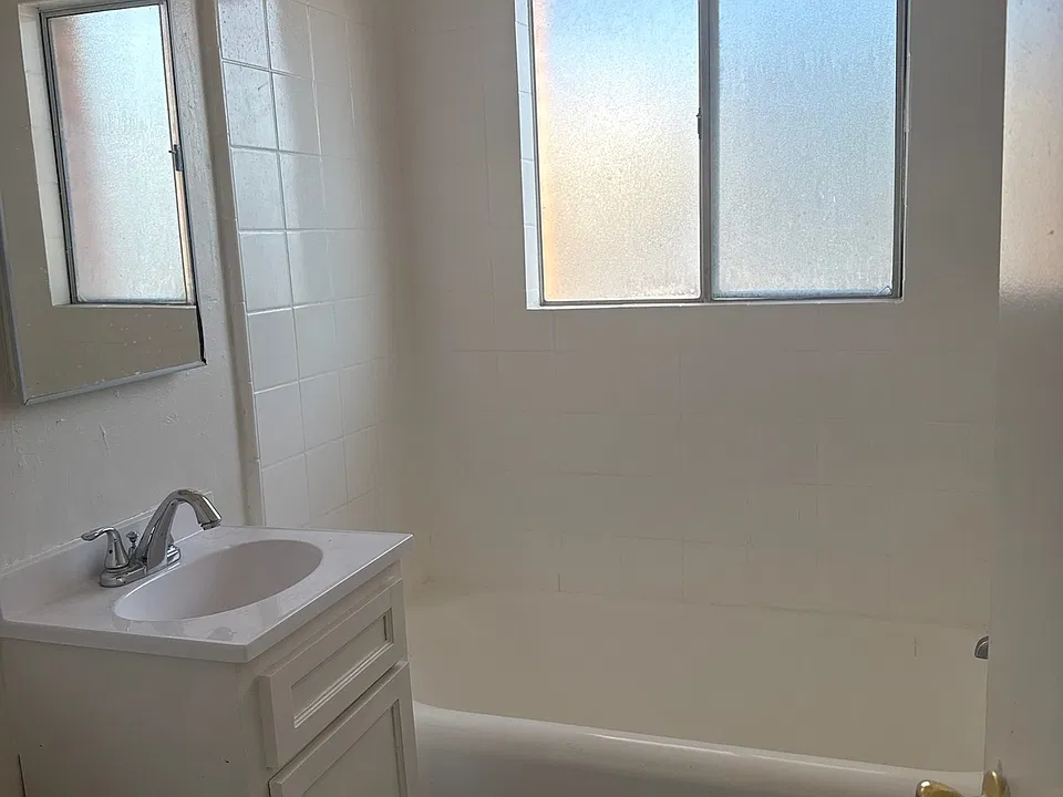 854 S Harvard Blvd #405