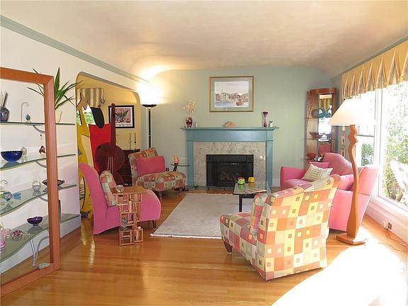 4th image of 293 Blackstone Blvd