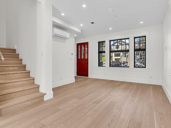 5th image of 2566 W 2nd Ave