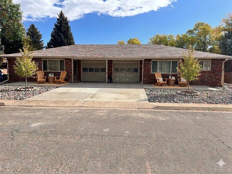 1120 Cypress Dr — Photo 2