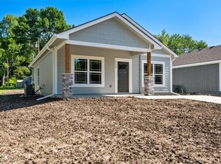 829 E 8th St, Ottawa, KS 66067