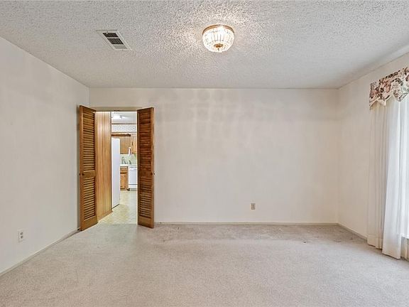 5th image of 229 Oak Creek Cir