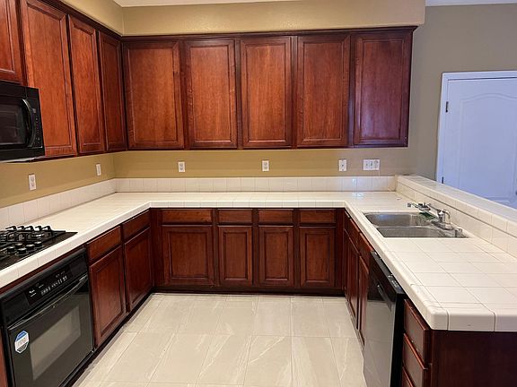2nd image of 230 Vista Cove Cir