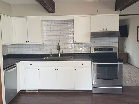 2nd image of 311 N Elm St