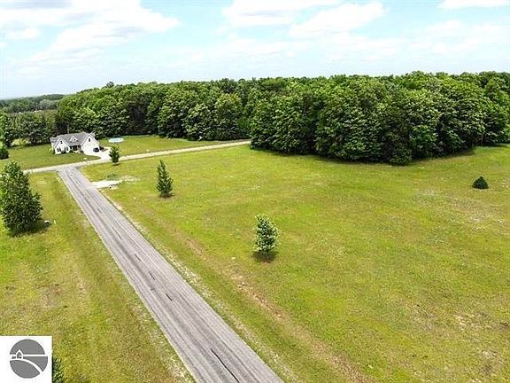 3rd image of 105 Pleasant Hill Dr