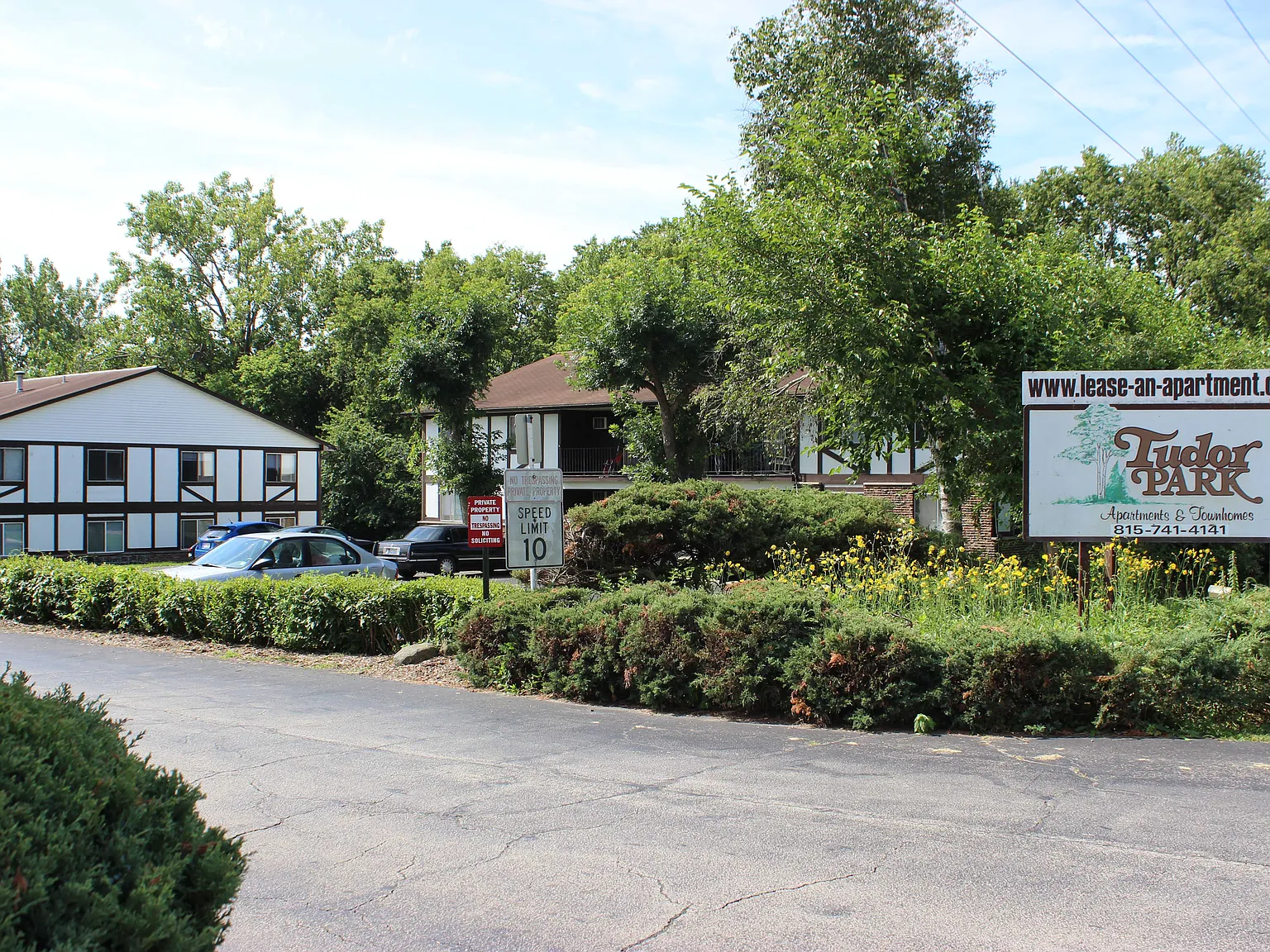 Tudor Park — Photo 1