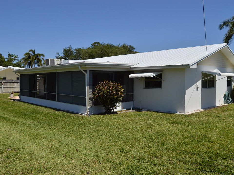 2nd image of 8 SE Bridle Path Cir