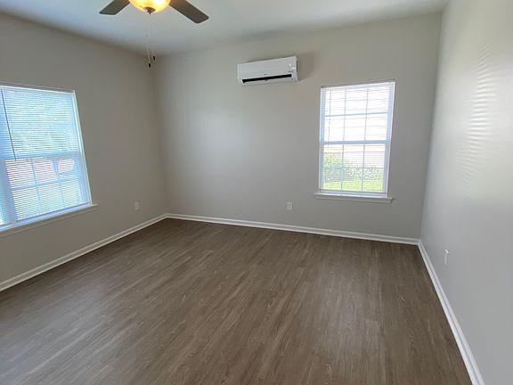 3rd image of 433 Long Branch Ln #B1