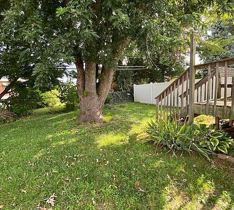 4th image of 3909 Patrician Dr